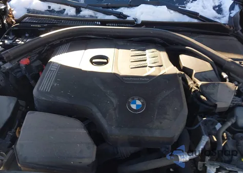 2021 BMW 330I xDrive z USA, uszkodzony, nr VIN 3MW5R7J04M8B88548